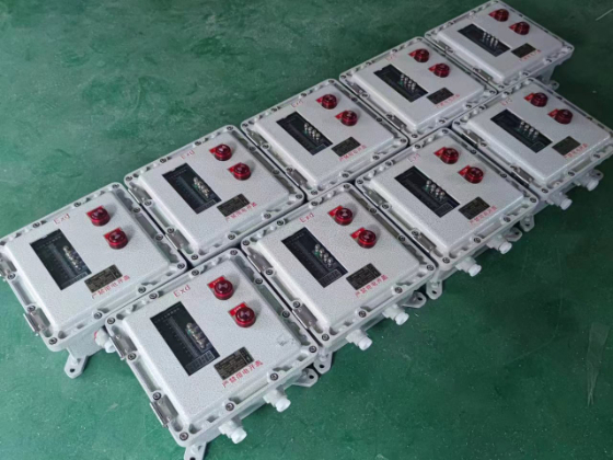 其发创新防爆箱设计，保障工业安全新篇章